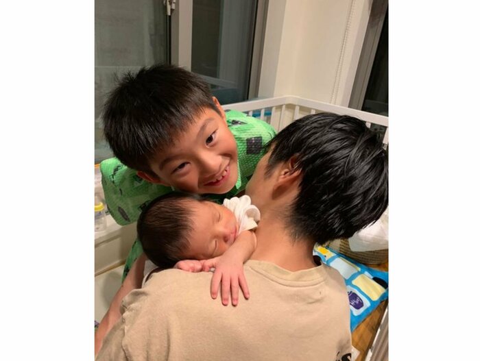 左上:にゃんぽんくん 左下:ぴーぴーくん 右:パパ(提供:ゆめの|男の子3人の母|楽しむ子育てさん)