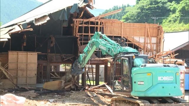 酒田市北青沢で進む公費解体