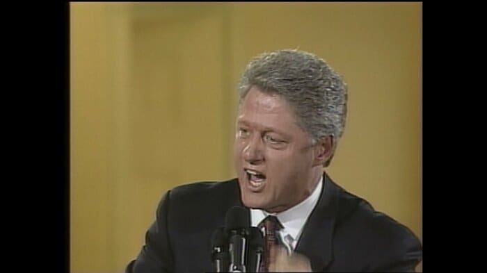 現職ブッシュ大統領を破ったクリントン大統領候補（1992年当時）