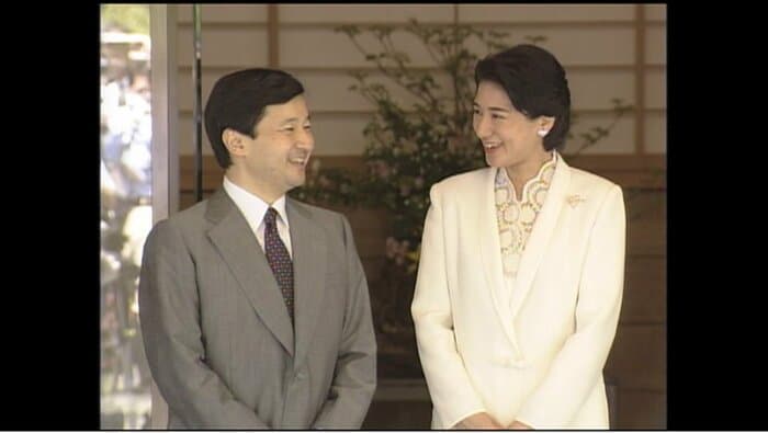 東宮御所でお見送りする雅子さま 2001年5月