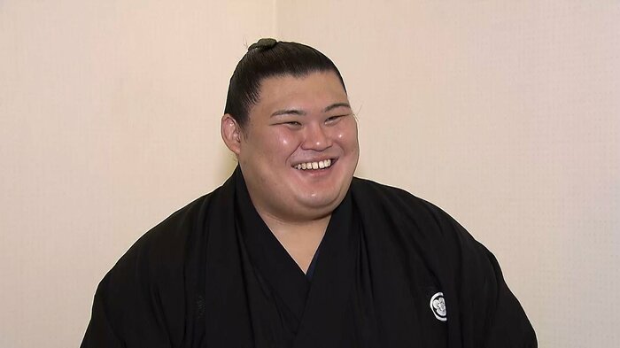 ソフトクリームについて話す大の里