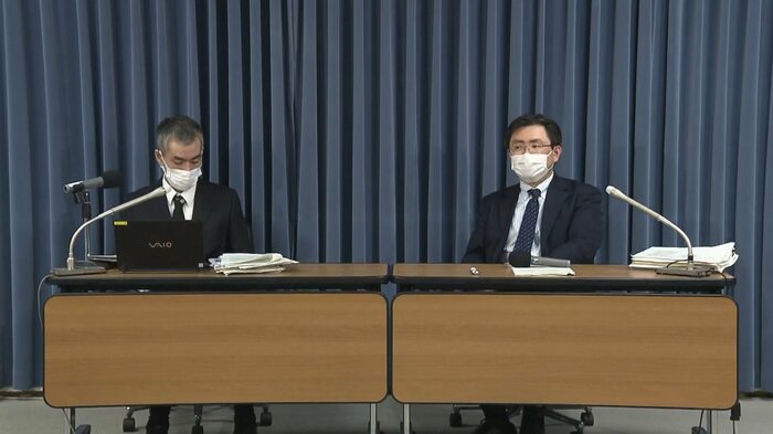 共通テストについて記者会見を行う文科省の担当者(12日)
