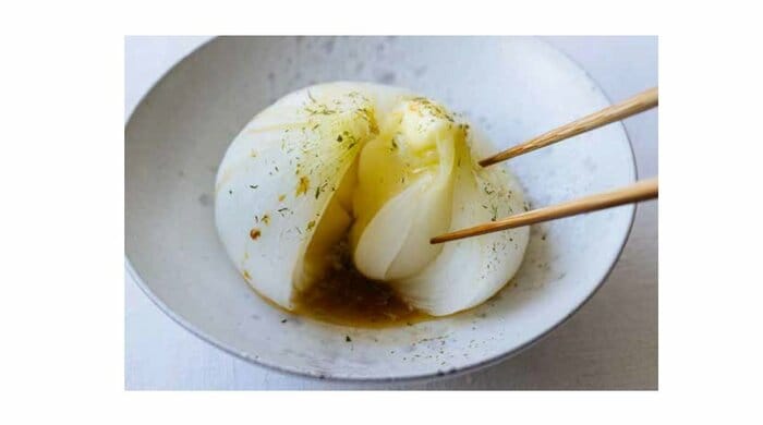 丸ごと新たまレンジ蒸し バターしょうゆ（『ぱぱっとととのえごはん』から抜粋）