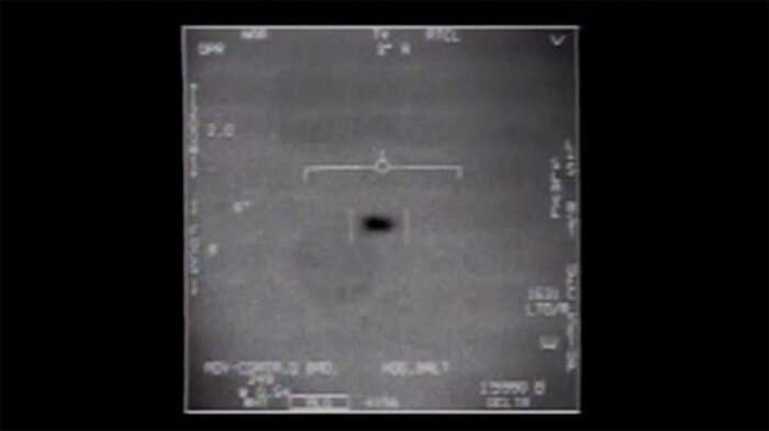 米海軍が赤外線カメラで撮影したUFOとみられる飛行物体(U.S. Navy)
