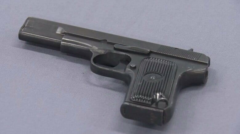 薬物密売組織の「武器庫」として自宅を使用か　拳銃7丁・実弾73発を隠し持っていた疑い　暴力団幹部の男ら逮捕｜FNNプライムオンライン