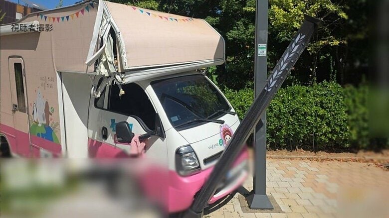 韓国のフリーマーケット会場にトラック突っ込む　40代母親と10代息子が死亡、5人けが｜FNNプライムオンライン