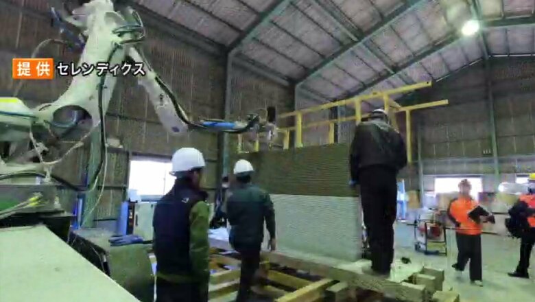 3Dプリンターで駅舎のパーツを作る　提供：セレンディクス