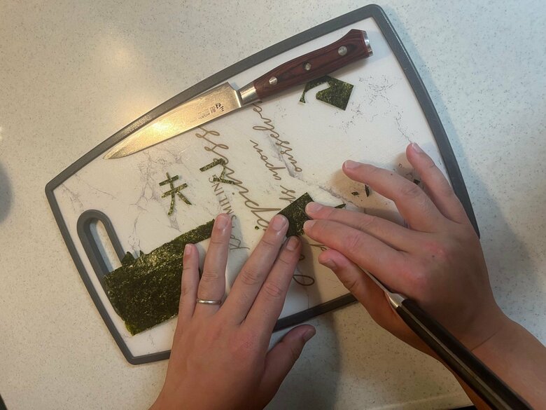 のりで文字を作成中…