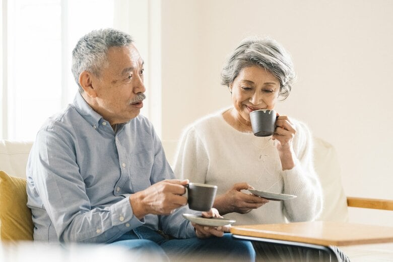 夫婦2人“閉じた”生活が続くと危険（画像：イメージ）