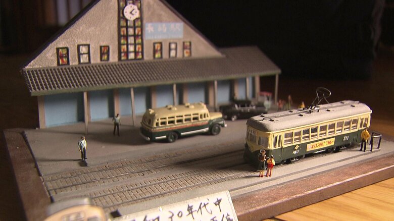 昭和30年代中頃の長崎駅。目の前には路面電車が