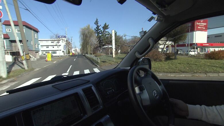 中央分離帯の茂みにより歩行者や自転車を見落としやすい