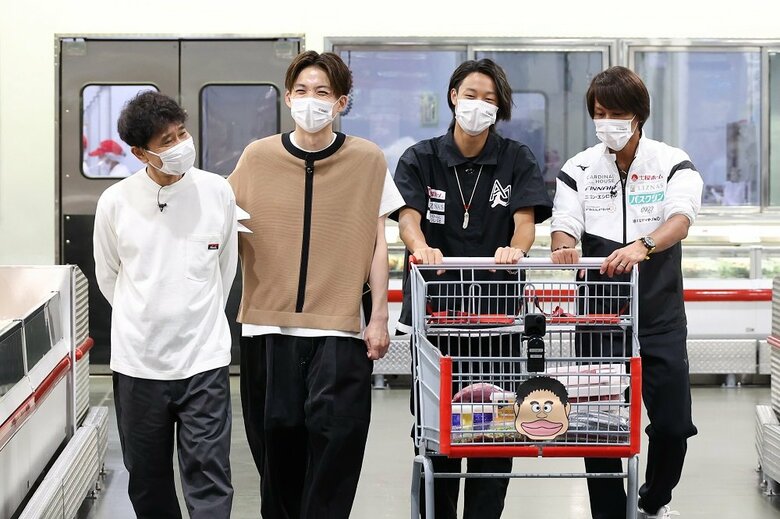 初めてのコストコを楽しむ河井さん