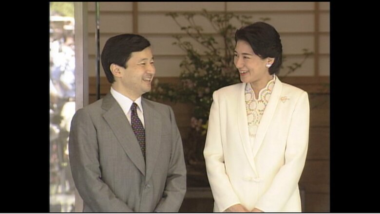 東宮御所でお見送りする雅子さま　2001年5月