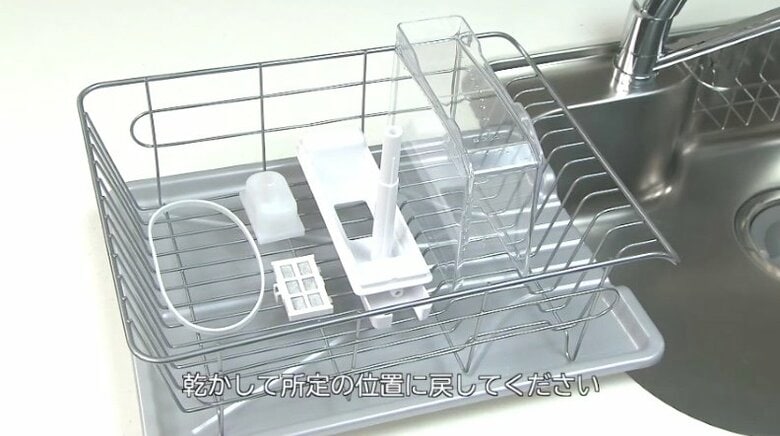 給水タンクを分解して水洗い（提供：日立グローバルライフソリューションズ株式会社）