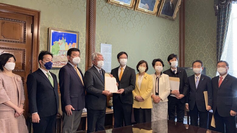 立憲民主党は、離婚世帯子ども給付金支給法案を提出した（17日）