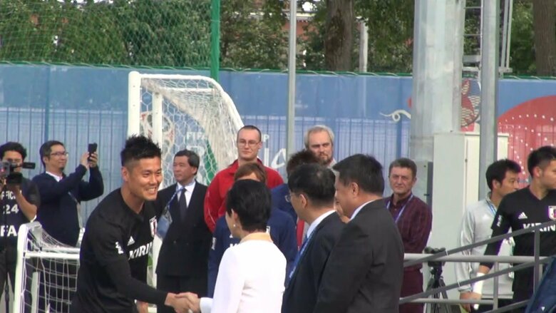 ロシア大会で、日本代表を激励される久子さま（2018年6月 ロシア）