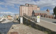 撮影スポットの橋から転落…函館市に4億円を求めて10月1日提訴へ_脊髄損傷のオーストラリア人男性_観光名所・金森赤レンガ倉庫群近く〈北海道函館市〉