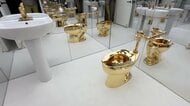 18金100kg使用の“黄金のトイレ”が18.8億円で落札される　アメリカ・ニューヨーク　“壁にバナナ”の作品で知られるアーティストの作品