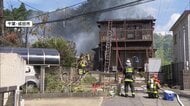 現場を飛び回る大量の蜂に消防隊員も四苦八苦　蜂の巣を駆除しようとして屋根に引火、住宅火災に　千葉・成田市