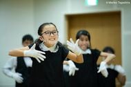 聞こえない子どもたちが「音楽を表現する」 “きせき”のホワイトハンドコーラスとは
