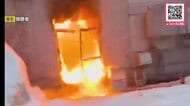 【従業員約100人が避難】爆発し炎上か…内部から噴き出る真っ赤な炎「食品工場」で火災“釜のようなもの”から「ボン！」という音…警察と消防が出火原因詳しく調べる〈北海道札幌市〉