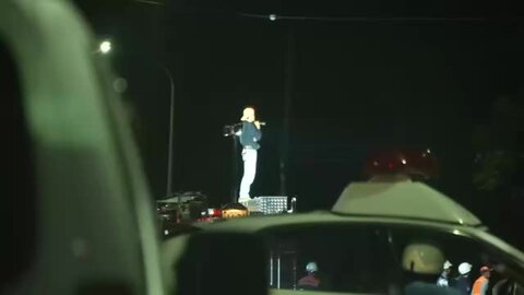 【ヒグマ速報】襲われた現場から約500ｍの交差点で警察官が“クマと遭遇”「家の前にヒグマがいる」との住民からの通報も―12日未明に新聞配達員の男性が死亡した福島町内では24時間態勢で警戒続く_北海道