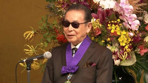 「名誉都民」のタモリさんが爆笑スピーチ　快晴の「都民の日」無料に大行列　台風一過も千葉の海岸に再び座礁クジラ