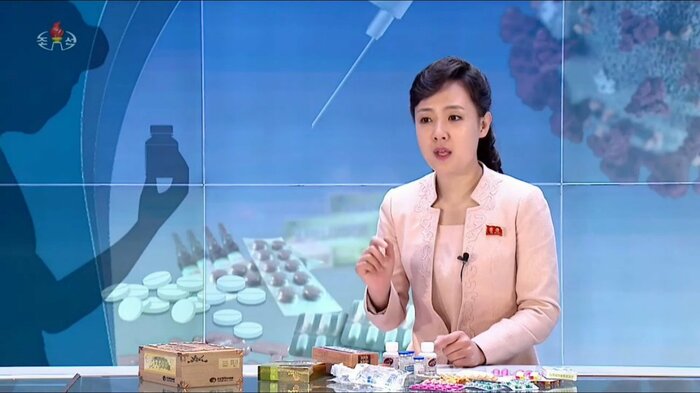 朝鮮中央テレビのキャスターが薬の服用法を詳しく説明