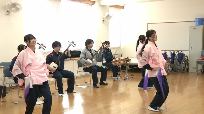 日々練習に打ち込む民謡部の部員たち