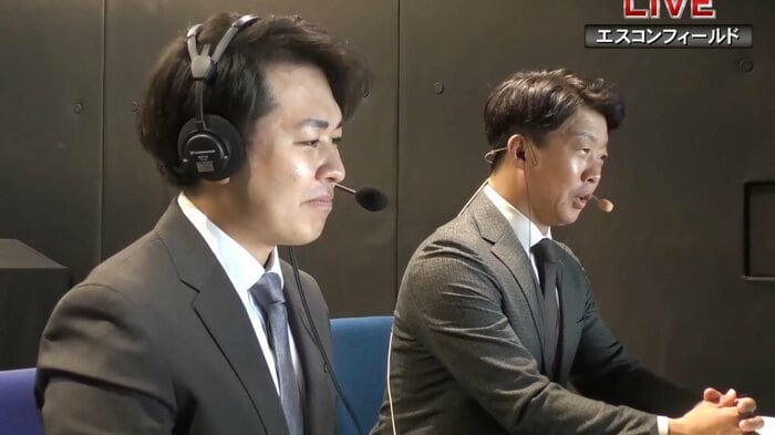 UHB野球中継で解説中の鶴岡慎也氏(右）