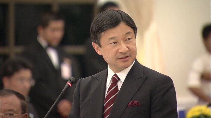 晩さん会でおことばを述べられる皇太子さま