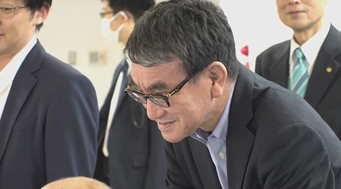 河野太郎デジタル相が松本市の窓口を視察(6月17日)
