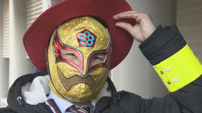 額に太宰府市のシンボルマークが