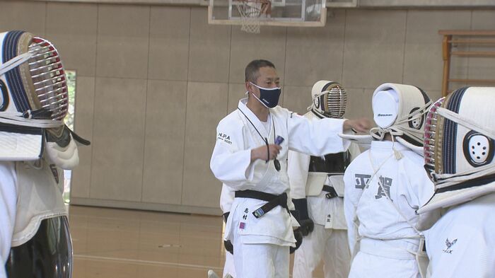 「逮捕術」の授業では実践的な指導