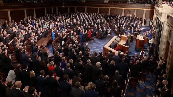 ゼレンスキー氏の議会演説を米国内からは絶賛する声も挙がった
