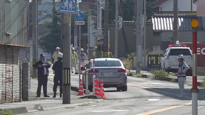 周辺道路を封鎖