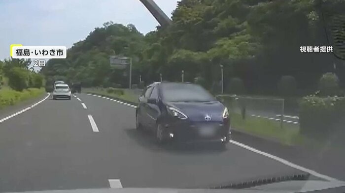 撮影者の目の前に迫った逆走車