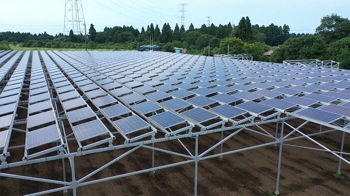 「つなぐファーム」(千葉市緑区)に設置された2826枚の太陽光パネル