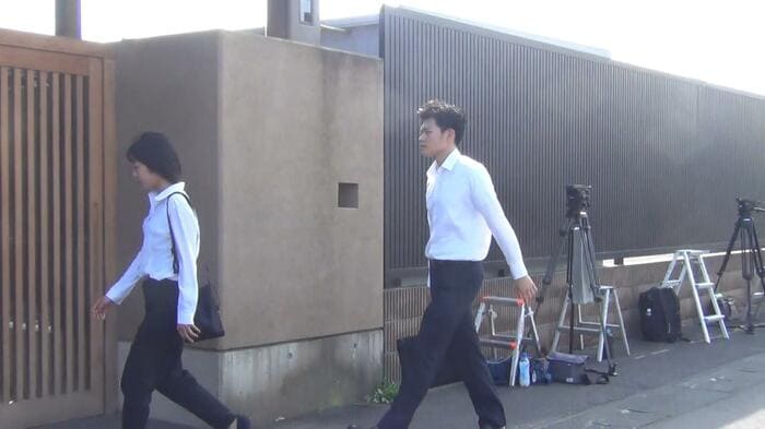 石井元議員の自宅に家宅捜索に入る東京地検特捜部(8月27日 茨城・取手市)