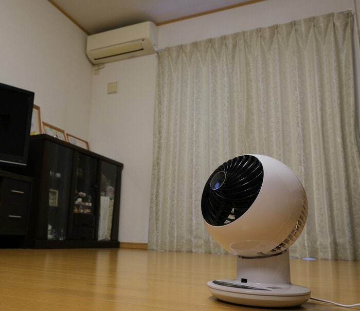 サーキュレーターで暖かさもアップ(画像はイメージ)