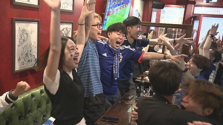 勤務時間中に会社公認で声援も　パブも大盛り上がり　サッカーW杯スウェーデン戦　大分｜FNNプライムオンライン