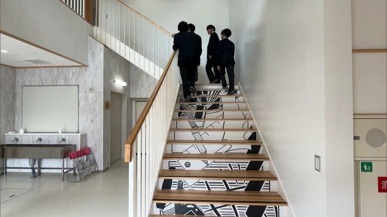 「マンガ制作めっちゃはかどる」熊本県立高森高校・マンガ学科に新校舎　隣には故・梶原一騎さんの遺品展示ギャラリーも【熊本発】｜FNNプライムオンライン