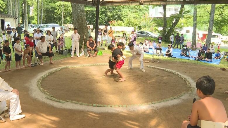 夏の高原ではっけよい！　小学生相撲大会　信州上伊那の子どもたちが元気よく　暑さ対策に冷えたスイカも｜FNNプライムオンライン