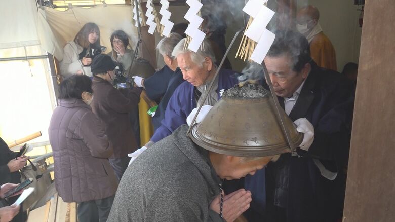 お灸のせたすり鉢かぶり無病息災祈る　伝統行事「すりばちやいと」鯖江の寺に行列　福井｜FNNプライムオンライン