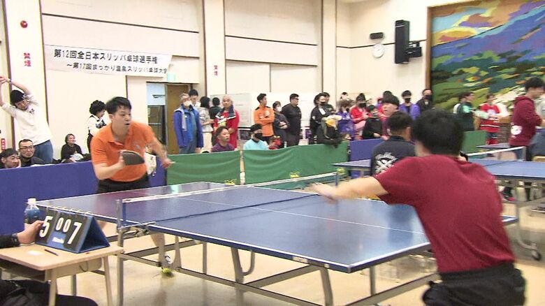 真冬の熱き戦い…手にするのはラケットではなく“スリッパ”…熱いラリーが続く「スリッパ卓球」に元日本代表選手も驚き！かつてない熱気の中で頂上を制したのは？_北海道真狩村｜FNNプライムオンライン