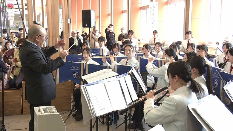 全国高校総合文化祭「あきた総文2026」盛り上げへ　100日前イベント開催　JR秋田駅で吹奏楽演奏と生徒実行委員による大会PR展開｜FNNプライムオンライン