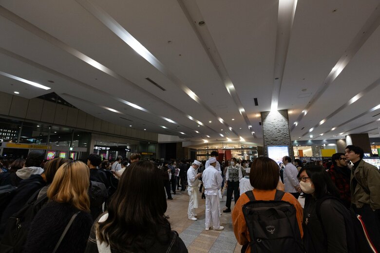 【札幌ステラプレイス火事】エスカレーター2基焼けて鎮火「急に画面真っ暗…演出かと」映画館など館内の買い物客ら避難し体調不良者も…15日は休業し以降は今後判断へ〈北海道〉｜FNNプライムオンライン