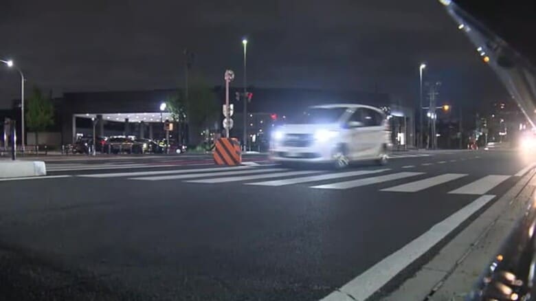 横断歩道を歩いていた52歳女性が84歳女性運転の車にはねられ意識不明の重体 搬送時は意識あるも容体急変｜FNNプライムオンライン