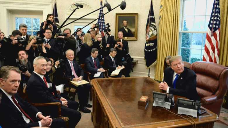 2019年2月 米中協議の際、劉氏はトランプ大統領の真向かいに座っていた