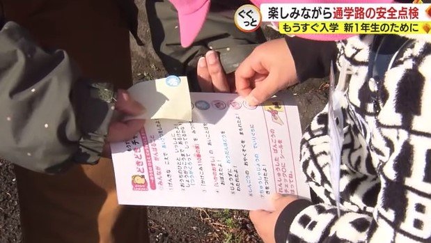 シールをはるのも楽しみ